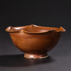 Chinese Northern Song Dynasty red glaze flower mouth bowl