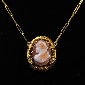 French Napoleon III period, agate high relief gold necklace