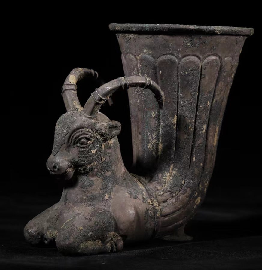 Bronze flat teapot with the head of the Achaemenid dynasty's wine god: H. 33 cm. W. 10 cm. L. 19 cm.
