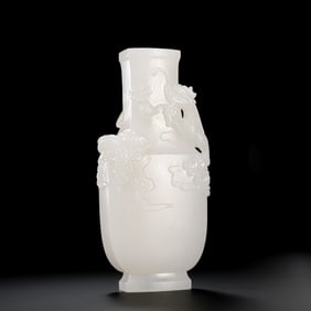 Chinese Qing Dynasty Hetian White Jade Dragon Pattern Vase