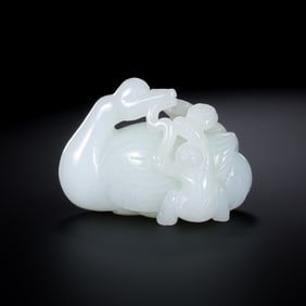 Chinese Qing Dynasty Hetian white jade swan holding a zhi