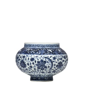 Chinese Ming Dynasty Blue and White Flower Pattern Jar