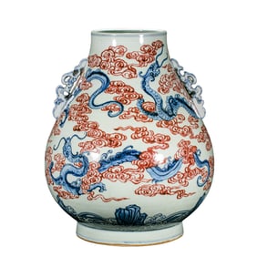 Chinese Qing Dynasty Yongzheng period blue and white underglaze red dragon pattern double-handled