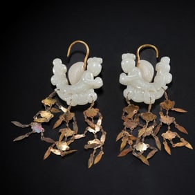 A pair of Chinese Liao Dynasty Hetian jade flying earrings
