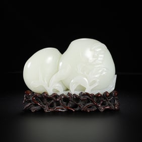 A Chinese Qing Dynasty Hetian white jade double longevity peach ornament