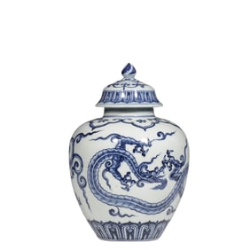 Blue and white dragon-patterned jar from the Xuande period of the Ming Dynasty, China