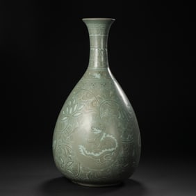Korean Goryeo period black and white inlaid dragon pattern jade huchun vase