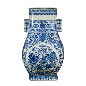 Chinese Qing Dynasty Qianlong period blue and white longevity peach pattern Guan Er bottle