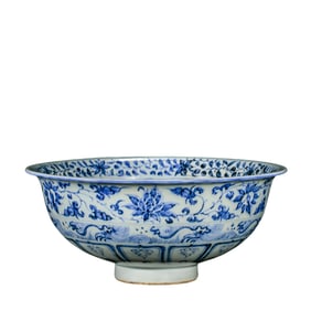Chinese Yuan Dynasty Blue and White Flower Pattern Bowl