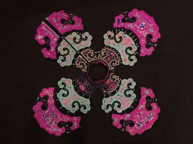 Chinese Qing Dynasty Sihe Ruyi-style flat embroidery with figures and flowers