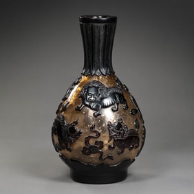 Chinese vase with auspicious beasts, Qianlong period, Qing Dynasty