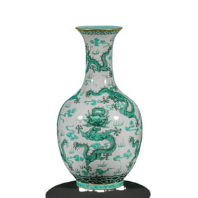 Chinese Qing Dynasty Daoguang period green glaze dragon pattern long neck bottle