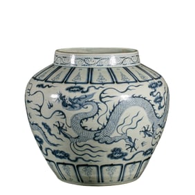 Chinese Ming Dynasty Blue and White Dragon Pattern Jar