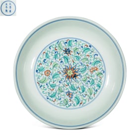 Chinese plate with floral patterns, Yongzheng period, Qing Dynasty
