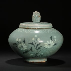 Korean Goryeo period black and white inlaid floral pattern covered jar