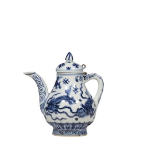 Blue and white auspicious beast pattern pot, Xuande period, Ming Dynasty, China
