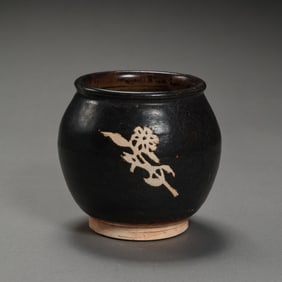 Chinese Southern Song Dynasty Jizhou kiln flower pattern jar