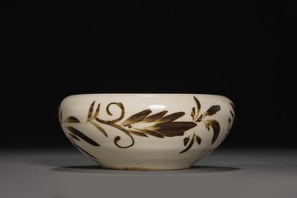 Chinese Northern Song Dynasty Cizhou kiln white ground black flower pattern bowl