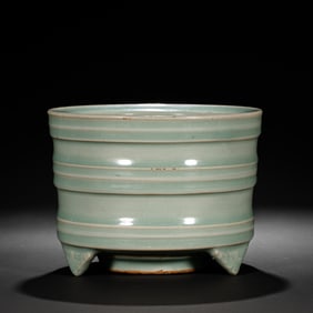 Chinese Southern Song Dynasty Longquan kiln green glaze tripod censer