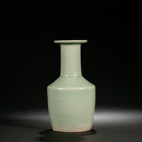 Chinese Southern Song Dynasty Longquan kiln green glaze mallet bottle