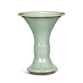 Chinese Southern Song Dynasty Longquan kiln green glaze flower vase