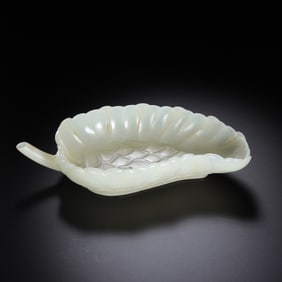 Chinese Hetian white jade leaf-shaped washbasin, Qianlong period, Qing Dynasty