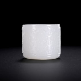 Chinese Qing Dynasty Hetian white jade ring