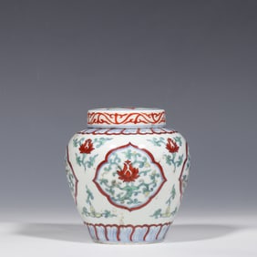 Chinese Ming Dynasty Chenghua period Doucai flower pattern covered jar