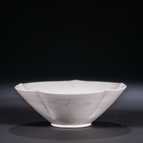 Chinese Northern Song Dynasty Ding kiln white porcelain flower mouth cup