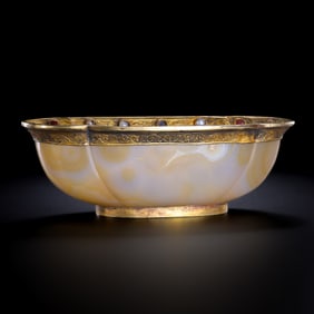 Agate plate with gold and gemstones, Qing dynasty, China