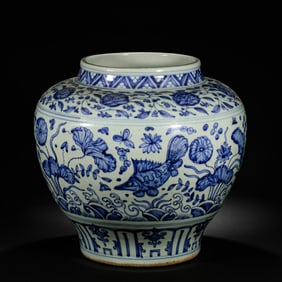 Chinese Ming Dynasty Blue and White Fish and Algae Pattern Jar