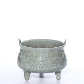Chinese Southern Song Dynasty official kiln celadon two-handled tripod censer