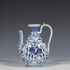 Blue and white floral pattern pot, Xuande period, Ming Dynasty, China