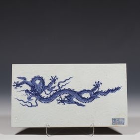 Blue and white dragon-patterned porcelain plate from the Xuande period of the Ming Dynasty, China