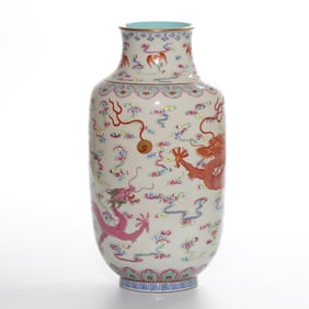 Chinese Qing Dynasty Qianlong period pink enamel double dragon play with pearl vase