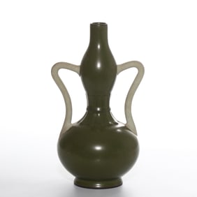 Tea-leaf glaze gourd vase, Qianlong period, Qing Dynasty, China