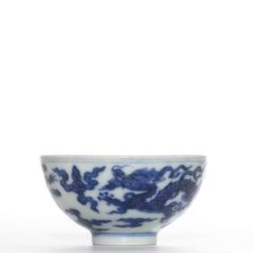 Chinese Qing Dynasty Yongzheng period blue and white dragon pattern bowl