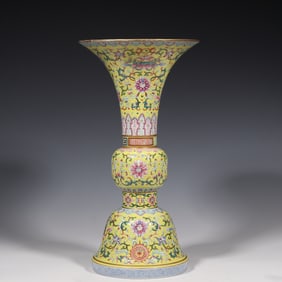 Chinese Qing Dynasty Qianlong period Famille rose vase with floral patterns