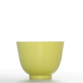 Chinese Qing Dynasty lemon yellow glaze cup
