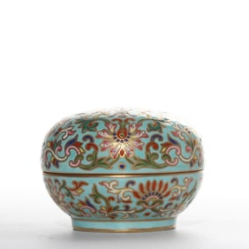 Chinese Qing Dynasty Jiaqing period Famille rose flower pattern lidded box