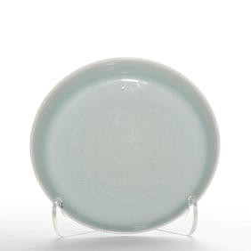 Chinese Qing Dynasty Qianlong period powder green glaze plate