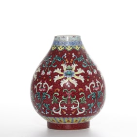 Chinese Qing Dynasty Qianlong Period Famille Rose Flower Pattern Chicken Heart Jar