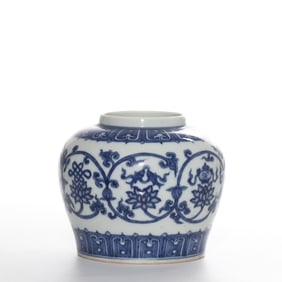 Blue and white jar with twined flower patterns, Chenghua period, Ming Dynasty, China