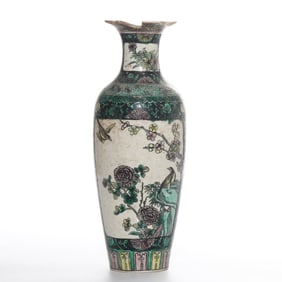 Chinese Qing Dynasty Flower Pattern Vase