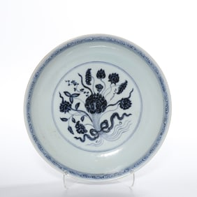 Chinese Qing Dynasty Blue and White Flower Pattern Plate