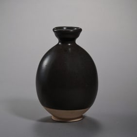 Chinese Tang Dynasty Gongxian kiln black glaze bottle