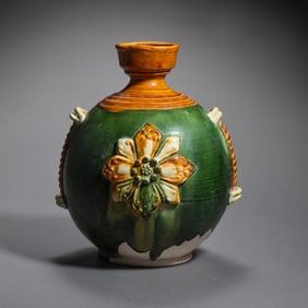 Chinese Tang Dynasty three-color plastic flat pot