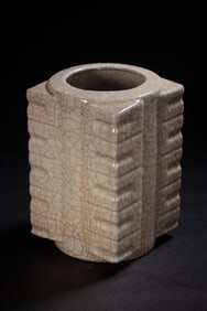 Chinese Song Dynasty Geyao Cong-style vase