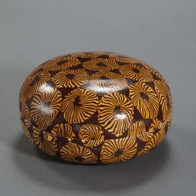 Chinese Tang Dynasty yellow glaze twisted glaze lid box