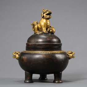 Chinese Qing Dynasty Qianlong period double-handled tripod censer